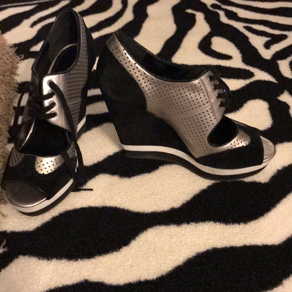 Pure Luxury💋Black and Silver Peep Toe Wedges